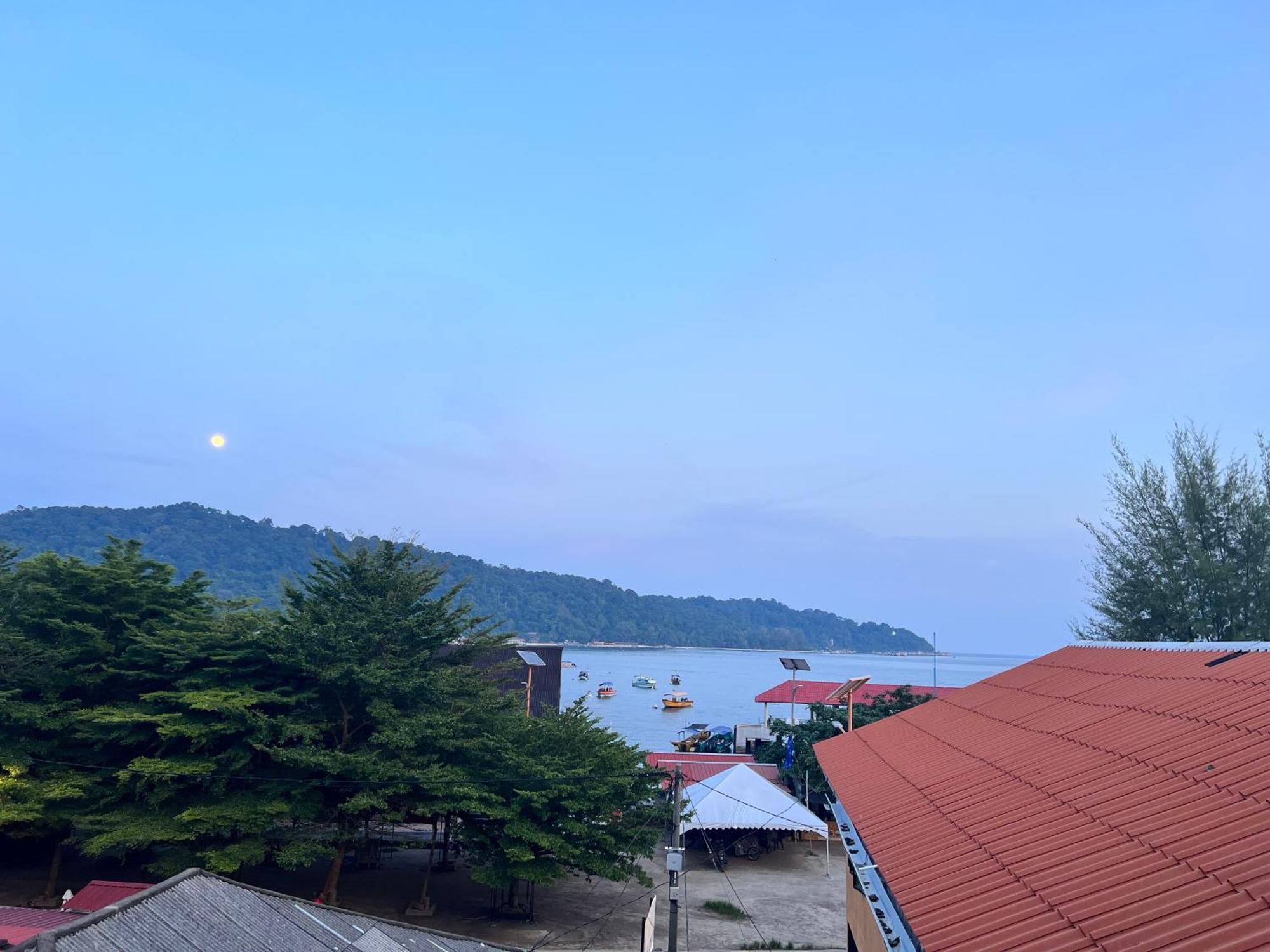 Perhentian Suria Hotel Kampong Pasir Petani Exterior foto